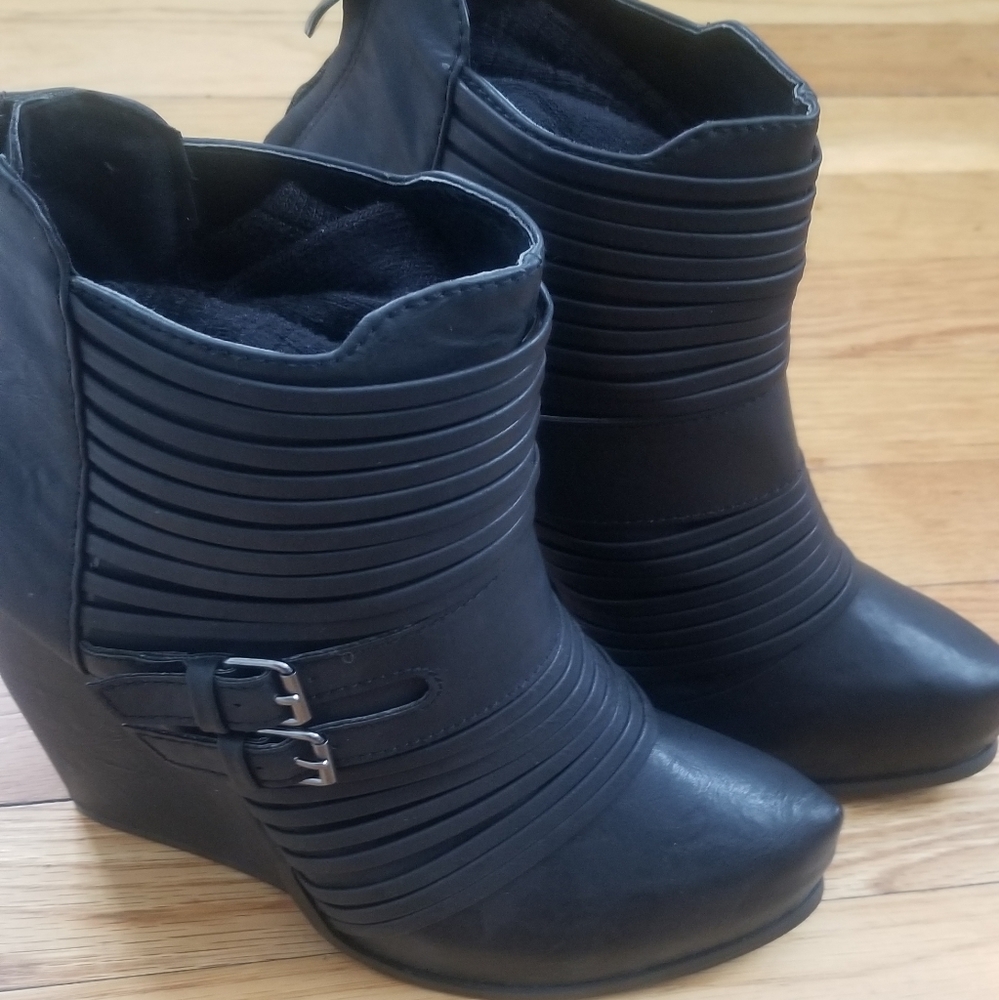 HeartSoul Black 4" Wedge Bootie Size 10